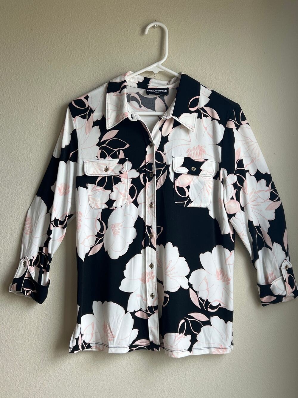 Karl Lagerfeld Floral black White Pink Button Front Tab Sleeve Top Size Large